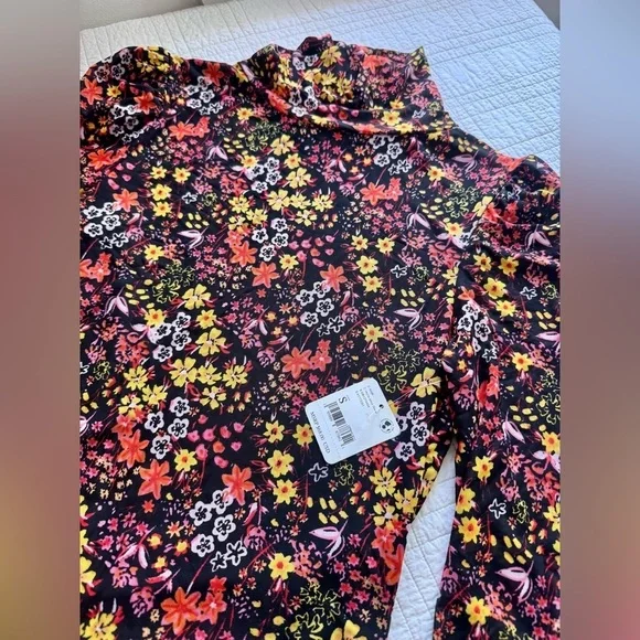 Free People Twyla Ditsy Floral Top 
NWT - Picture 3 of 6